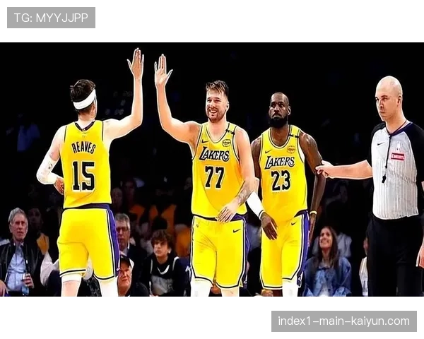 湖人防守缺陷仍存 凭借东契奇詹姆斯发挥夹缝求生